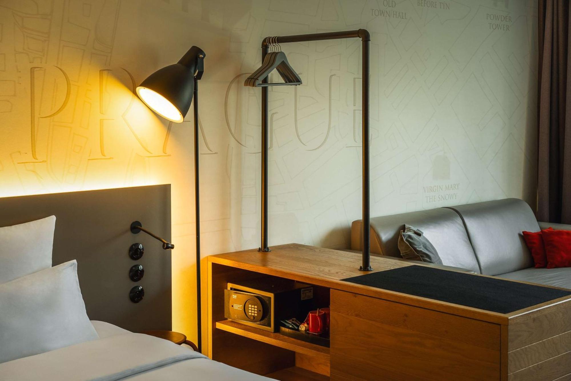 Pentahotel Прага Екстериор снимка