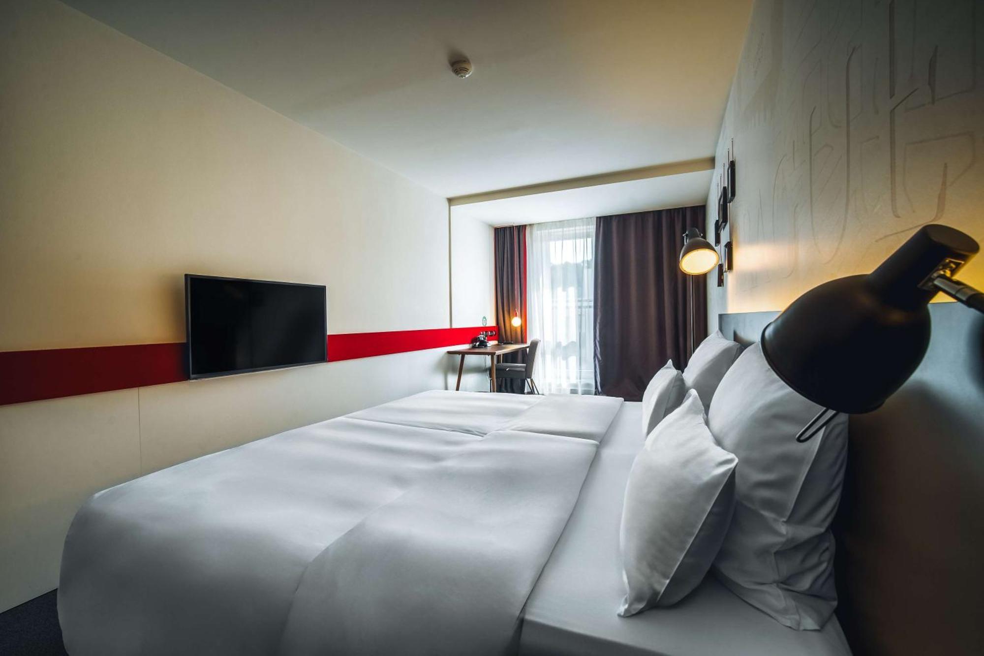 Pentahotel Прага Екстериор снимка